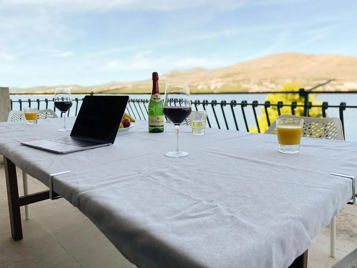 Seaview & Beachfront Apartments Jakov Donji Okrug  Donji Okrug (Ciovo)