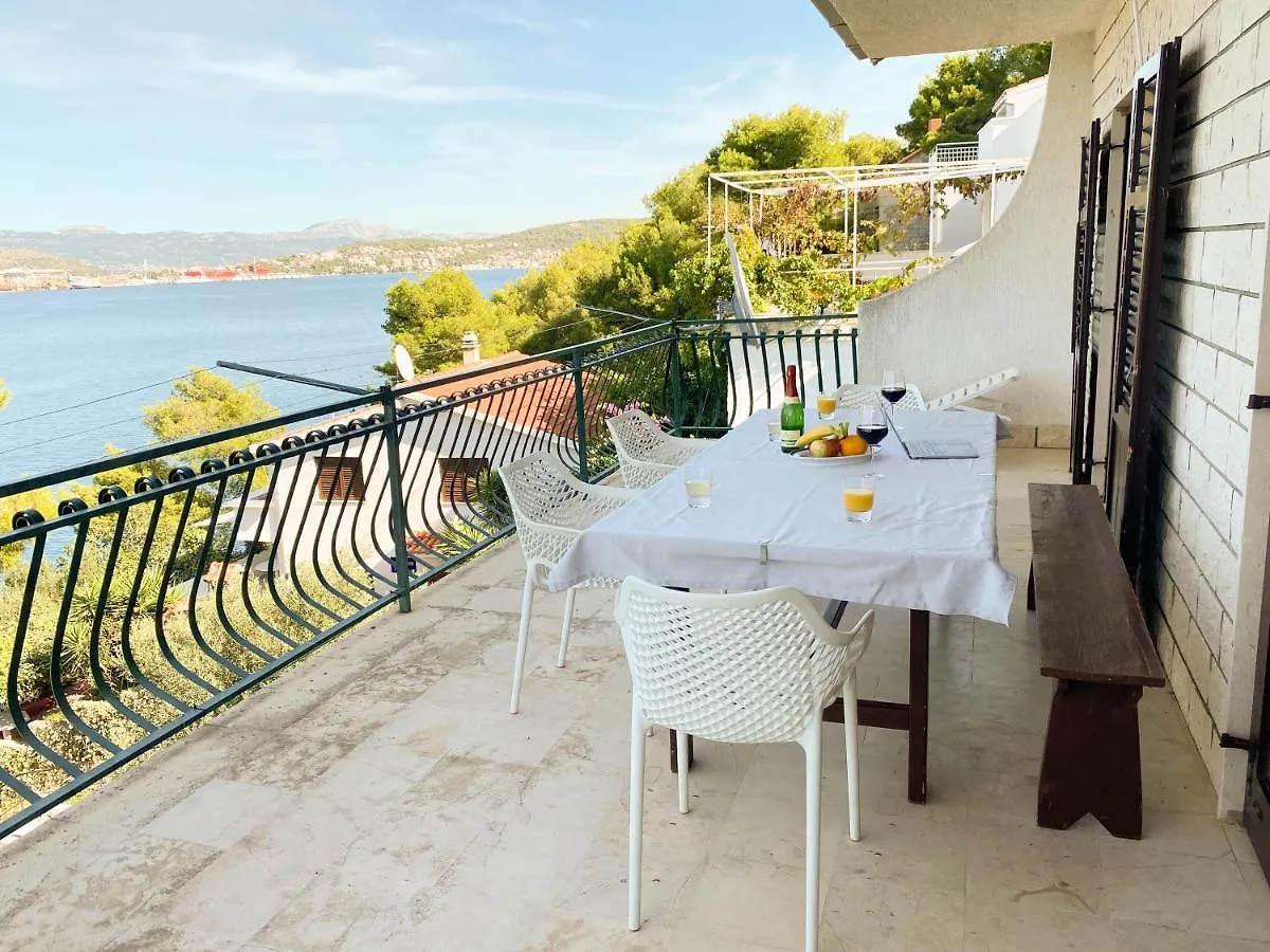 Seaview & Beachfront Apartments Jakov Donji Okrug  Donji Okrug (Ciovo)