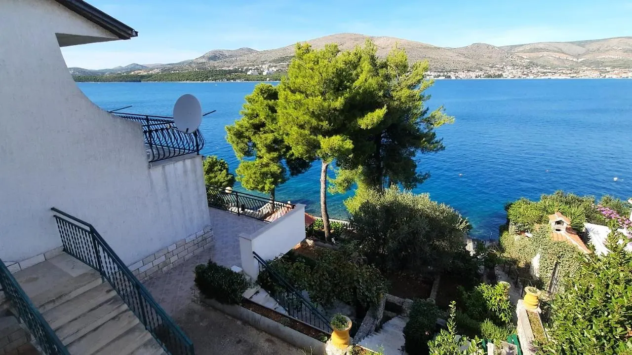Seaview & Beachfront Apartments Jakov Donji Okrug  0*, Donji Okrug (Ciovo)