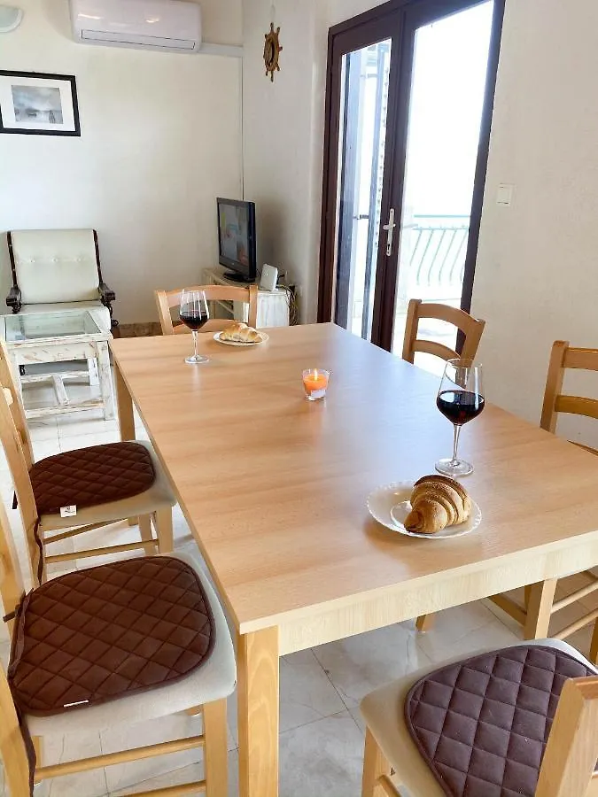 Seaview & Beachfront Apartments Jakov Donji Okrug