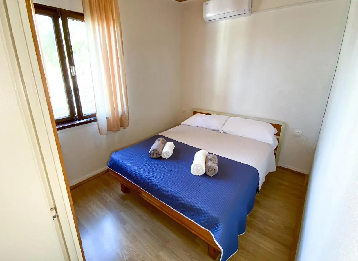 Seaview & Beachfront Apartments Jakov Donji Okrug  0*, Donji Okrug (Ciovo)
