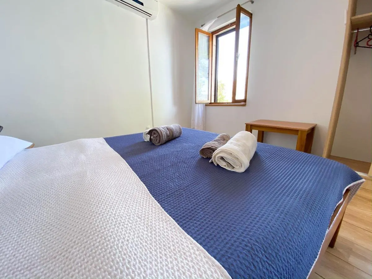 Seaview & Beachfront Apartments Jakov Donji Okrug  0*, Donji Okrug (Ciovo) Croatia