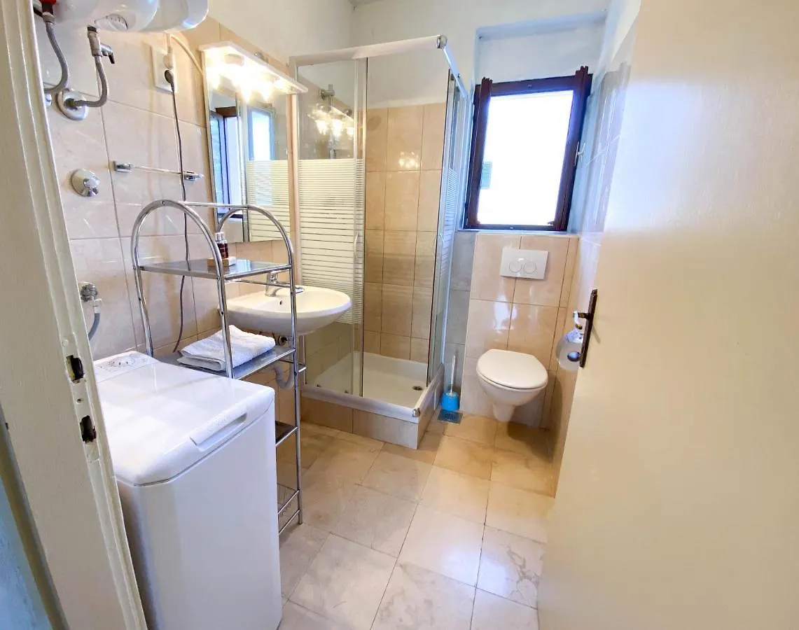 Seaview & Beachfront Apartments Jakov Donji Okrug  Donji Okrug (Ciovo)